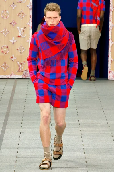 Look 22
